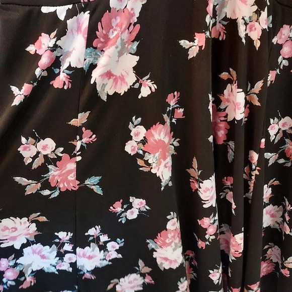 Torrid MINI STUDIO KNIT Black Floral SKATER DRESS in Size 2 - Picture 7 of 11